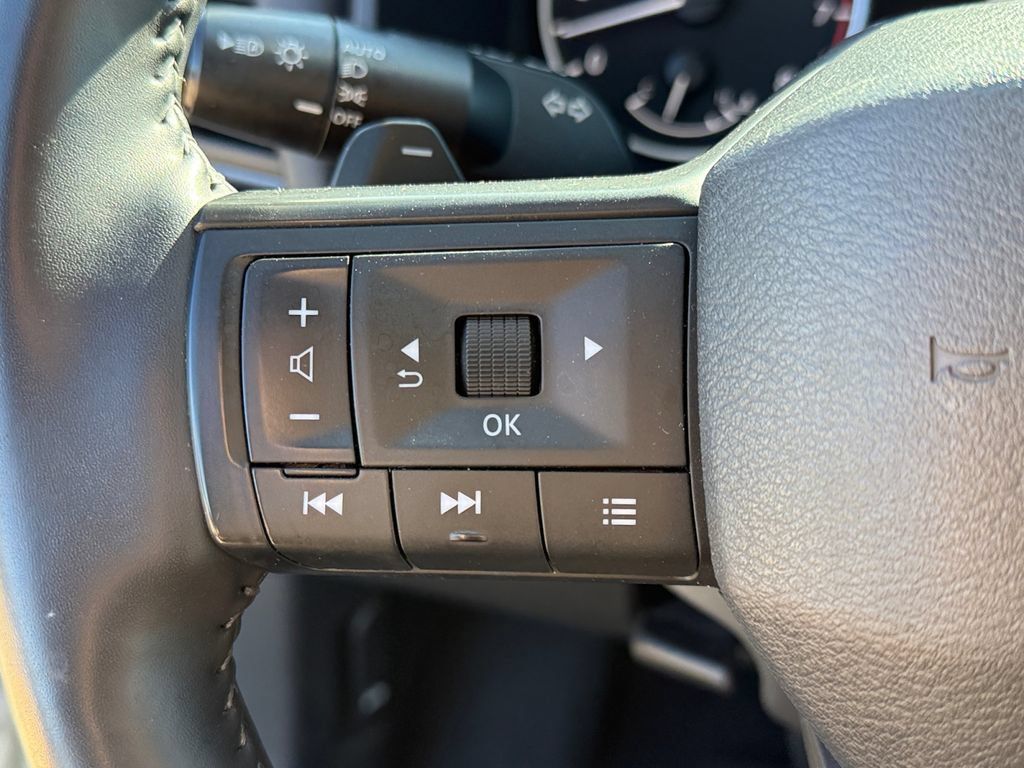 Used 2025 Nissan Rogue SV AWD/4WD image 15