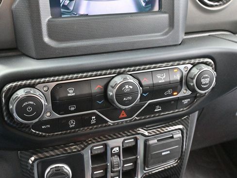 Used 2023 Jeep Gladiator Sport image 21