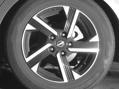 Used 2025 Nissan Sentra SV FWD image 14