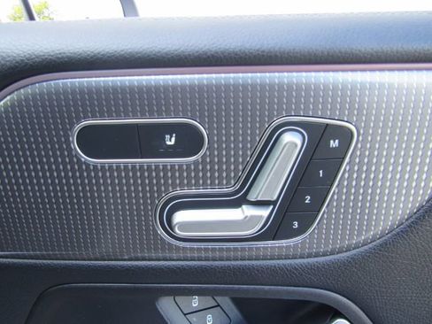 Used 2022 Mercedes-Benz GLB 250 w/ Premium Package Lite image 21