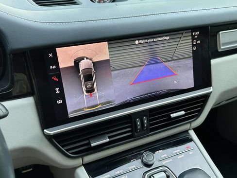 Certified 2022 Porsche Cayenne Turbo AWD/4WD image 26