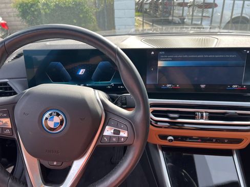 Used 2023 BMW i4 eDrive35 image 11