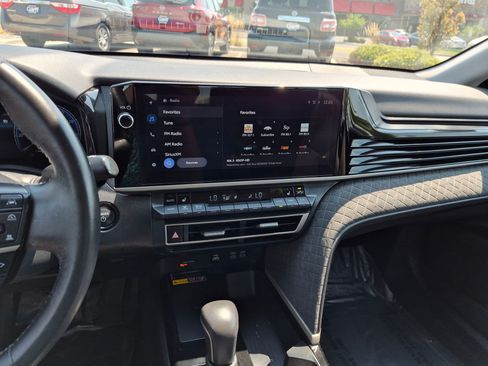 Used 2025 Toyota Camry XLE FWD image 26