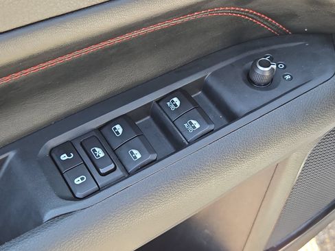 Used 2025 Jeep Compass Trailhawk AWD/4WD image 24