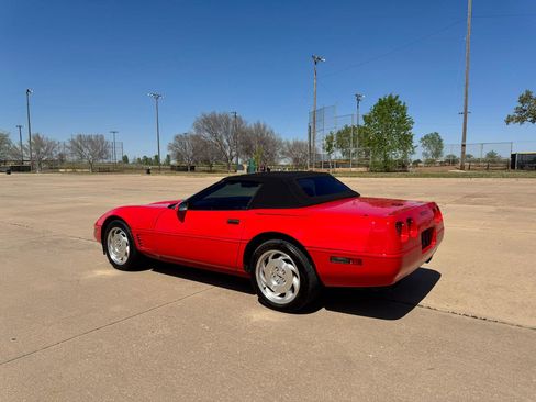 Used 1995 Chevrolet Corvette Convertible RWD image 10