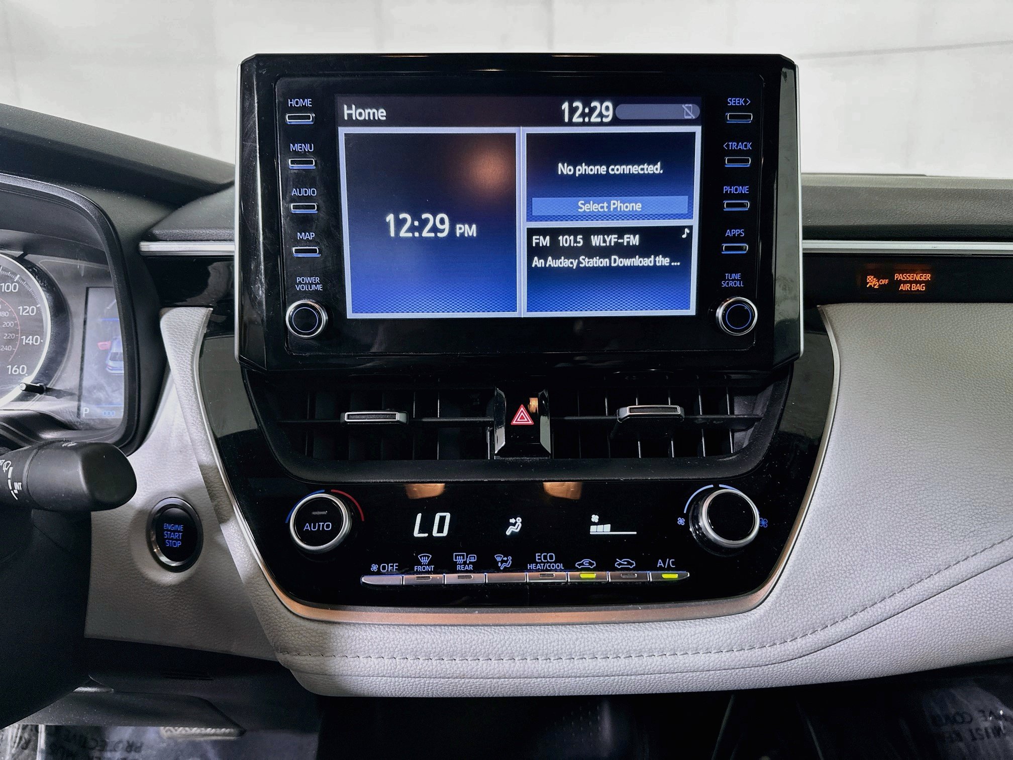 Used 2020 Toyota Corolla SE w/ SE Premium Package FWD image 24
