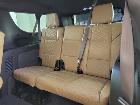 Used 2023 Cadillac Escalade ESV Premium Luxury image 10