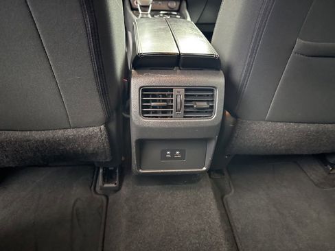 Used 2023 Nissan Rogue SV image 30