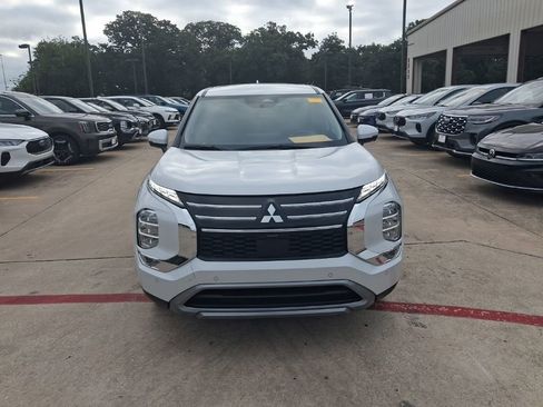 Used 2025 Mitsubishi Outlander SE FWD image 5