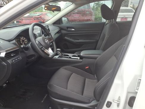 Used 2024 Nissan Altima 2.5 SV FWD image 19