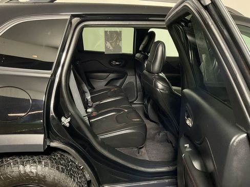 Used 2019 Jeep Cherokee Trailhawk w/ Comfort/Convenience Group image 35