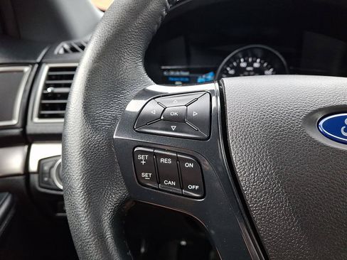 Used 2018 Ford Explorer XLT w/ Equipment Group 202A AWD/4WD image 23
