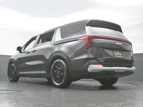 Used 2025 Kia Carnival FWD image 49