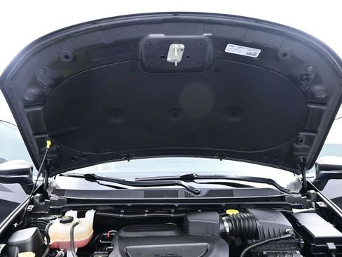 Used 2023 Chrysler Pacifica Touring-L FWD image 21