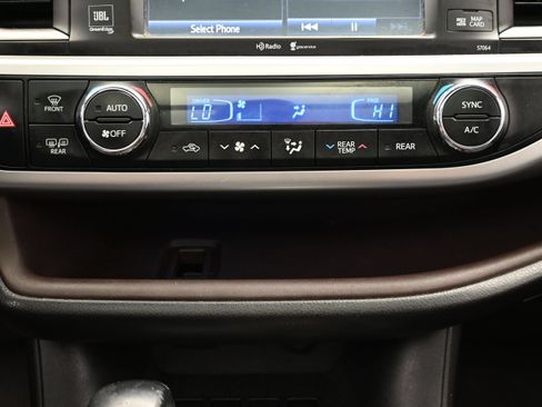 Used 2015 Toyota Highlander Limited Platinum AWD/4WD image 36