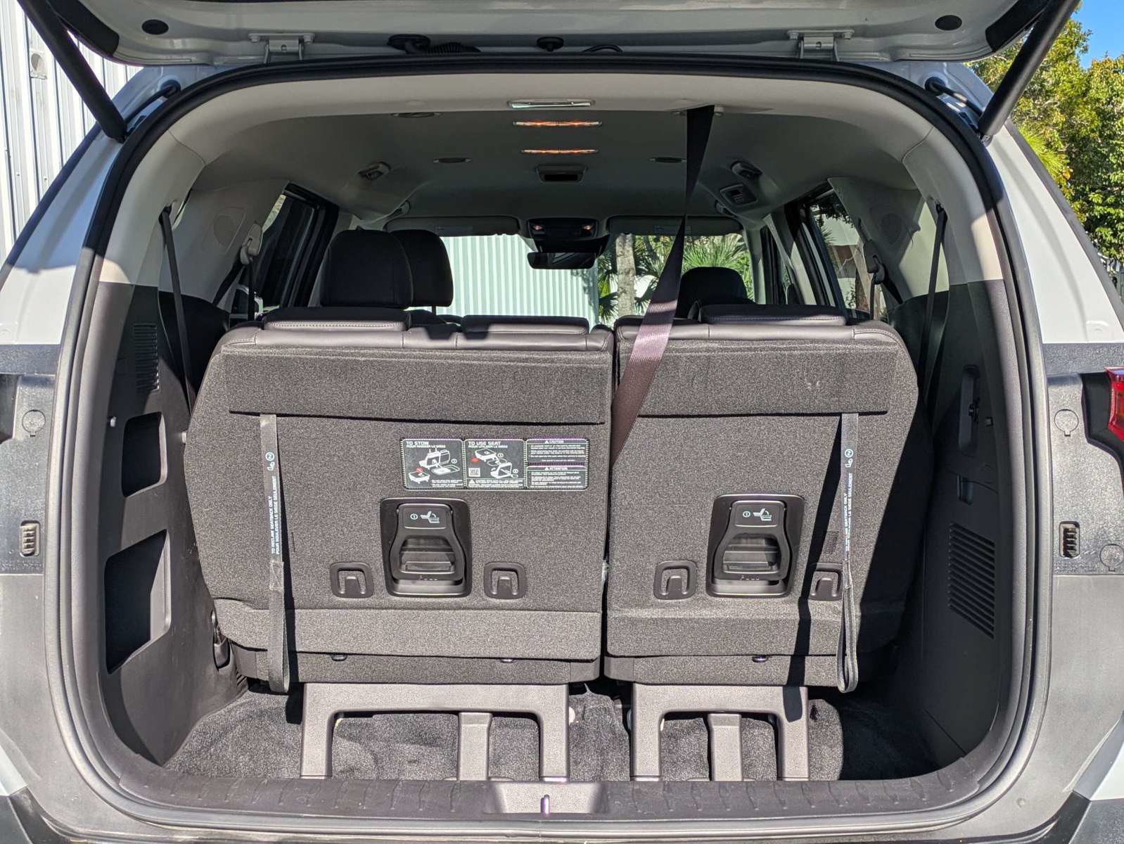 Certified 2026 Kia Carnival EX FWD image 10