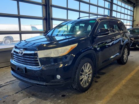 Used 2016 Toyota Highlander XLE image 1