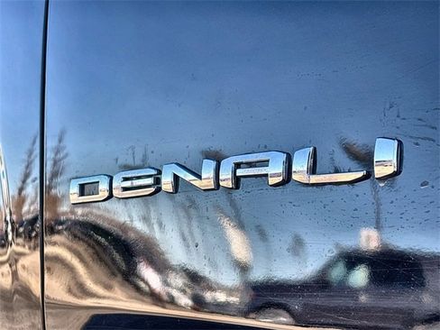 Used 2021 GMC Yukon Denali w/ Denali Premium Package image 20