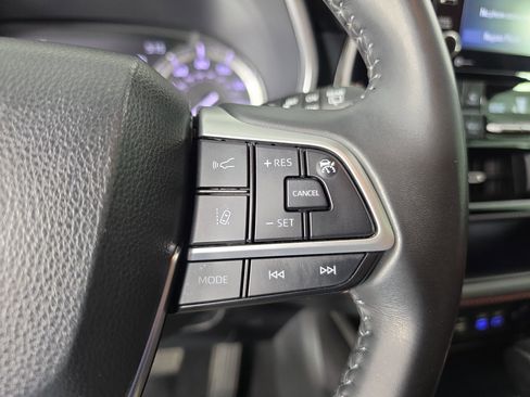 Used 2022 Toyota Highlander XSE FWD image 24