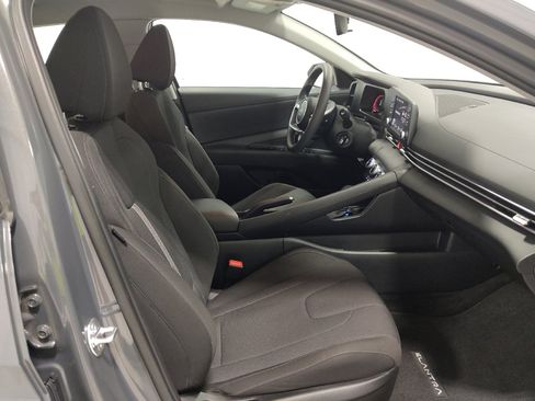 Used 2025 Hyundai Elantra SE FWD image 21