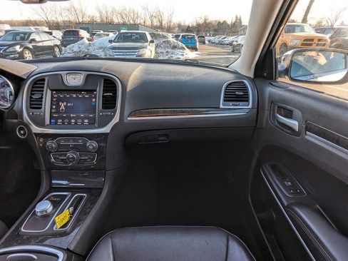 Used 2020 Chrysler 300 Limited image 17