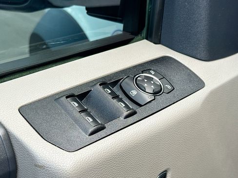 Used 2022 Ford F550 4x4 Crew Cab Super Duty w/ Power Equipment Group image 17