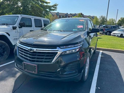 Used 2023 Chevrolet Equinox LS w/ LS Convenience Package AWD/4WD image 2