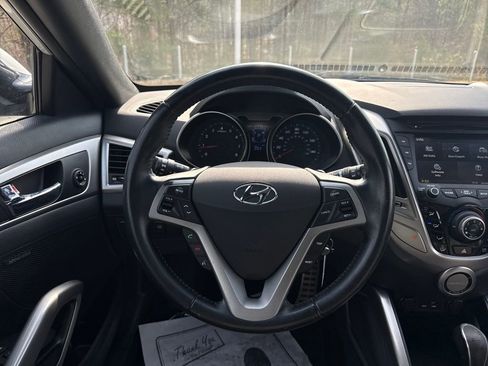 Used 2016 Hyundai Veloster w/ Option Group 02 image 9