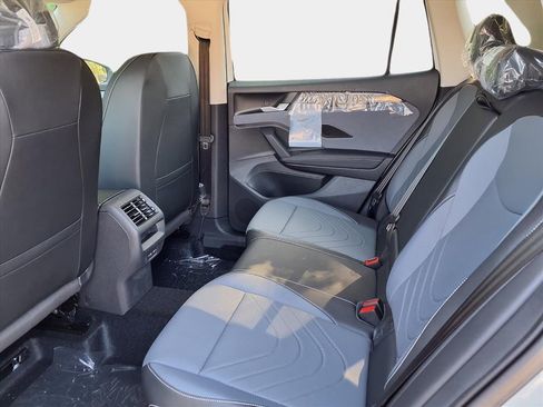 New 2026 Volkswagen Tiguan SE image 11