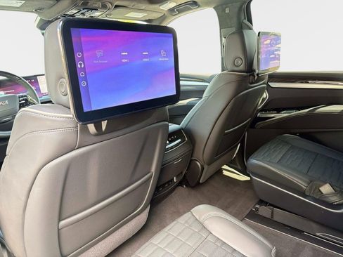 Used 2026 Cadillac Escalade ESV Platinum Sport w/ LPO, ONYX Package AWD/4WD image 38