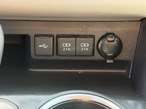 Used 2021 Toyota Highlander XLE FWD image 31
