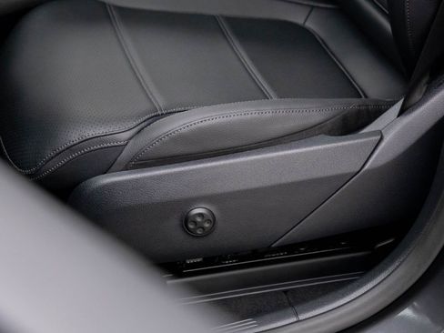 New 2025 Mercedes-Benz GLC 350e 4MATIC image 16