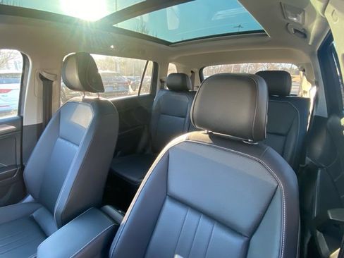 Used 2023 Volkswagen Tiguan SE image 12