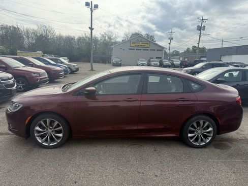 Used 2015 Chrysler 200 S w/ Comfort Group image 2