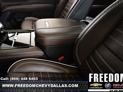 Used 2025 GMC Yukon XL Denali Ultimate AWD/4WD image 32