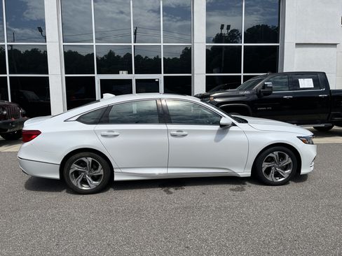 Used 2018 Honda Accord EX image 8
