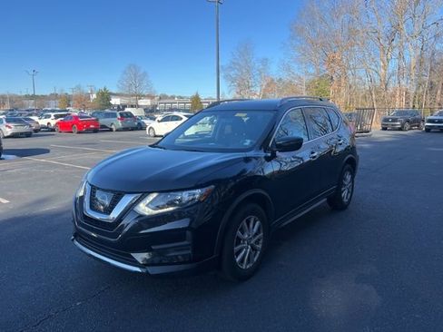 Used 2017 Nissan Rogue SV image 1