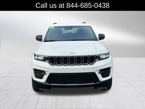 New 2025 Jeep Grand Cherokee Laredo image 2