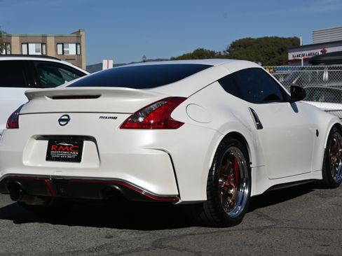 Used 2015 Nissan 370Z NISMO image 9