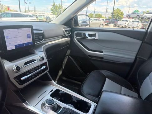 Used 2024 Ford Explorer XLT w/ Equipment Group 202A AWD/4WD image 25