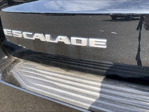 Used 2023 Cadillac Escalade Premium Luxury w/ Performance Package image 24