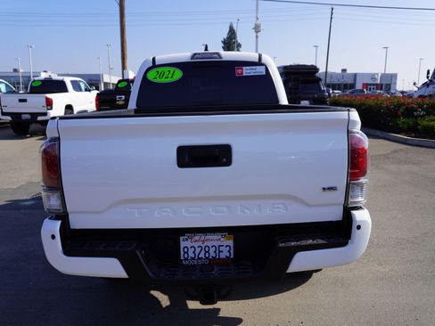 Used 2021 Toyota Tacoma TRD Off-Road image 11