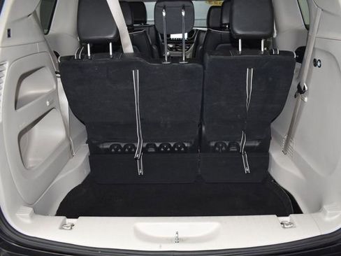 Used 2023 Chrysler Pacifica Limited FWD image 37