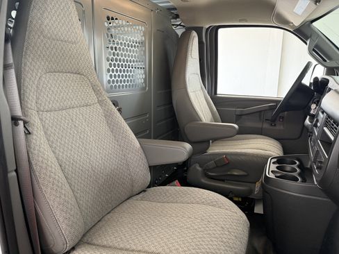 New 2025 Chevrolet Express 3500 w/ Driver Convenience Package image 29