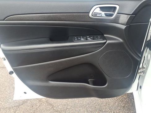 Used 2018 Jeep Grand Cherokee Altitude image 14