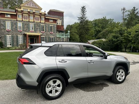 Used 2020 Toyota RAV4 XLE w/ Convenience Package AWD/4WD image 11