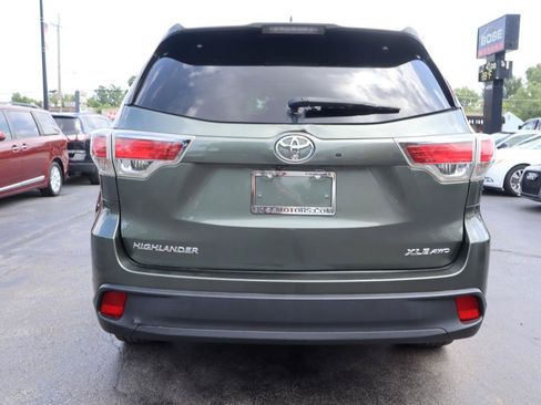 Used 2016 Toyota Highlander XLE AWD/4WD image 4