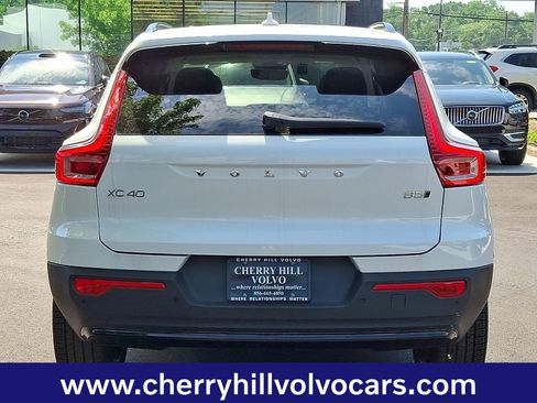Certified 2025 Volvo XC40 B5 Ultra w/ Protection Package Premier image 7