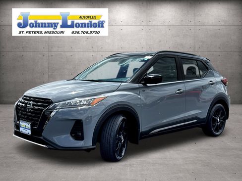 Used 2021 Nissan Kicks SR w/ SR Premium Package FWD image 4