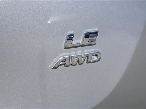 Used 2018 Toyota RAV4 LE w/ All Weather Liner Package AWD/4WD image 10